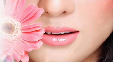Bí quyết trị thâm môi cực hiệu quả bằng tinh bột nghệ